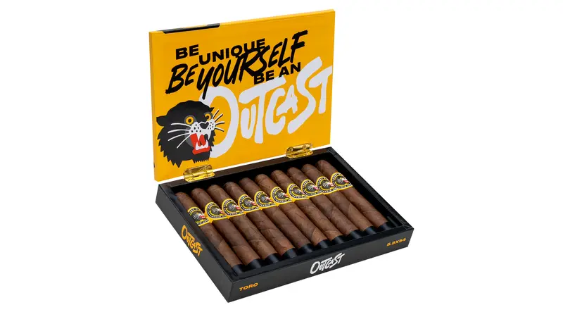 outcast-toro-cigar-box-open (3).webp