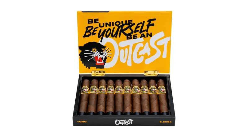 outcast-toro-cigar-box-open (2).webp