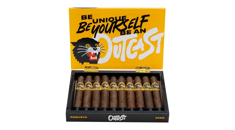 outcast-robusto-cigar-box-open (2).webp