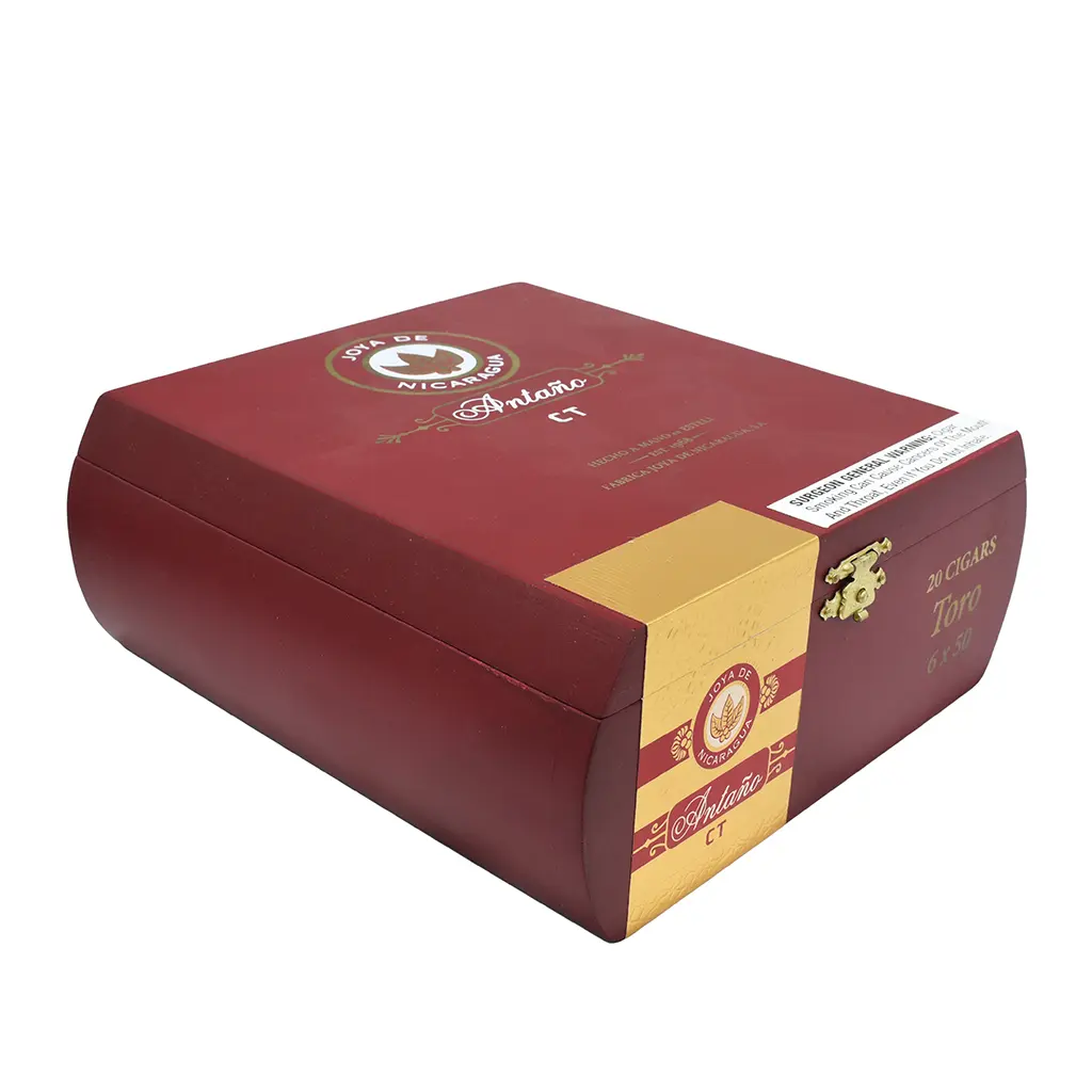 joya-de-nicaragua-antano-ct-toro-box-closed-angle.webp