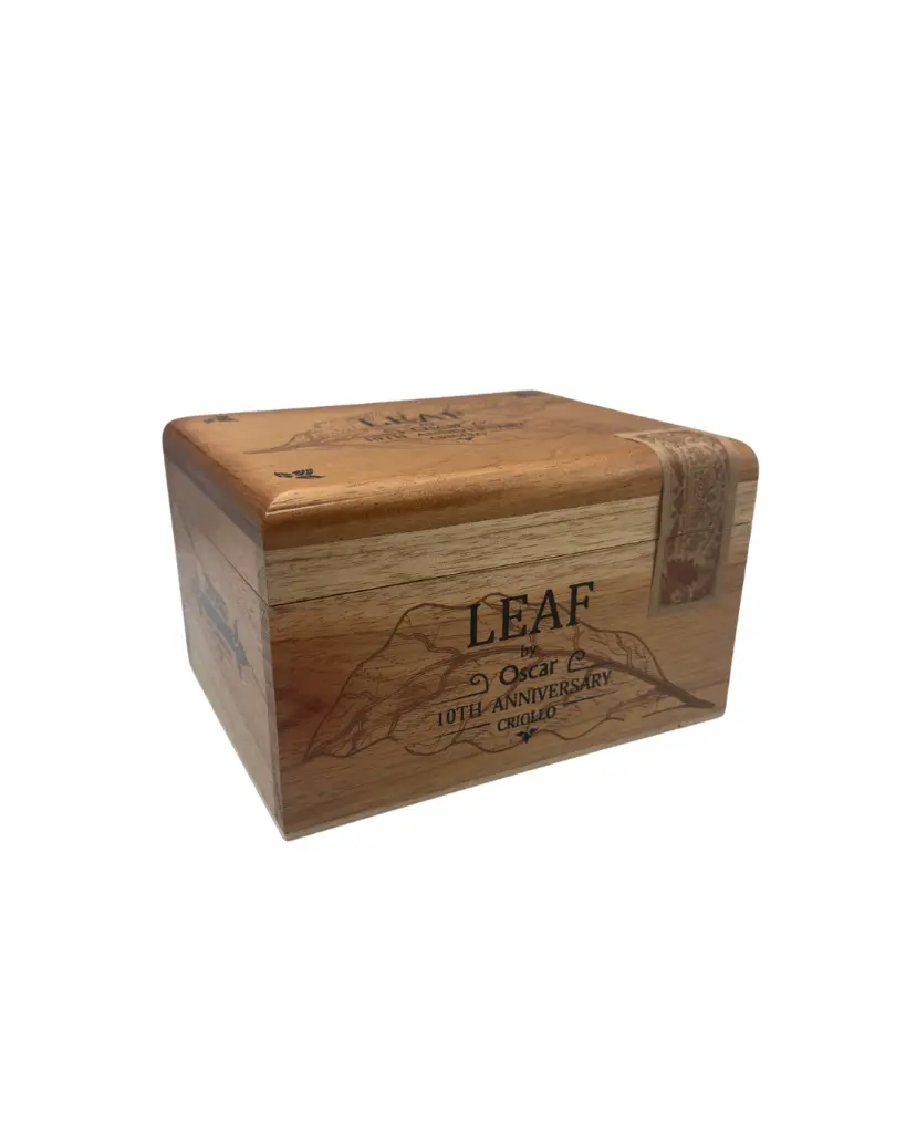 leaf-by-oscar-10th-anniversary-criollo-toro-box-closed-front (1).webp