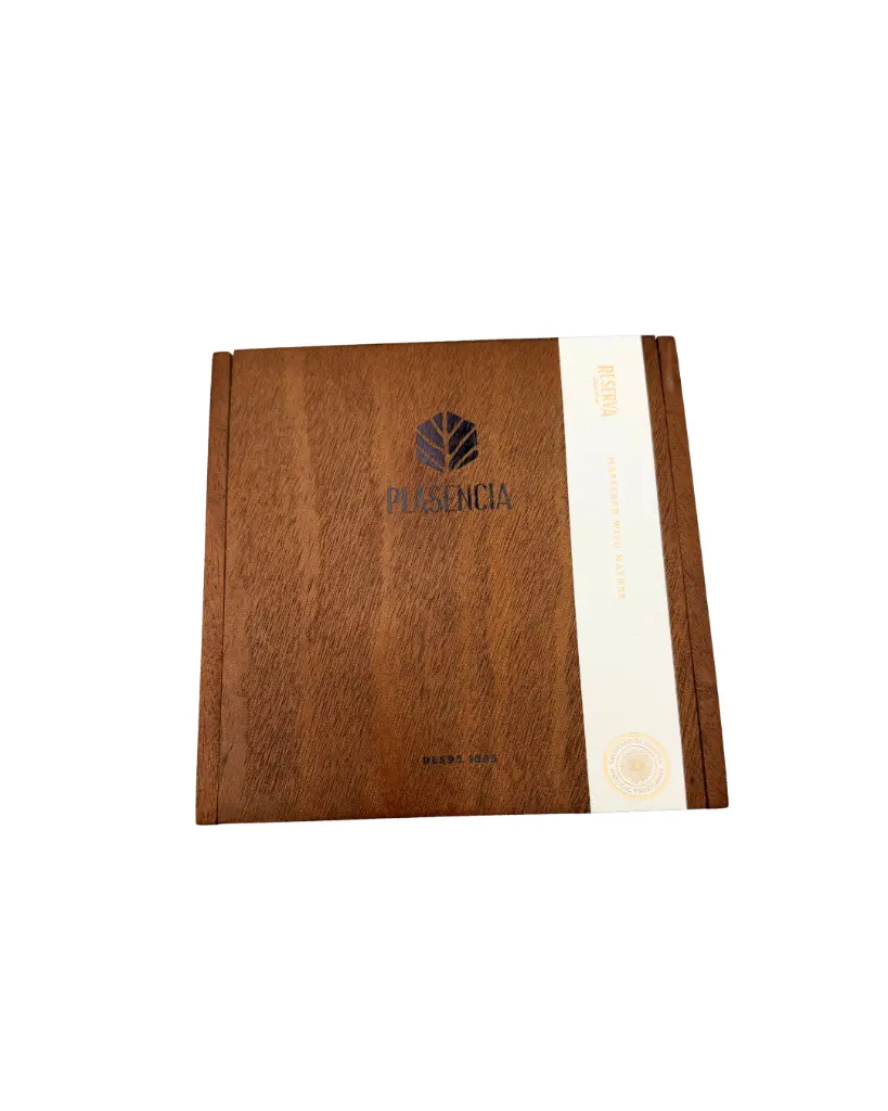 plasencia-reserva-original-cortez-closed-box-angle (2).webp