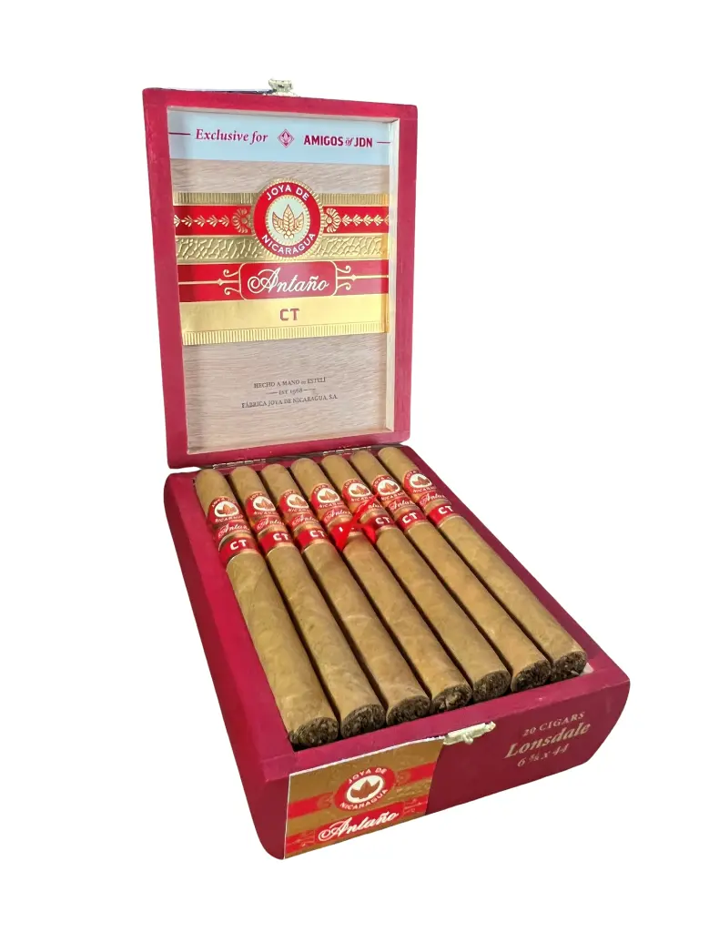 joya-de-nicaragua-antano-ct-lonsdale-cda-exclusive-box-open-front-view.webp