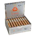 montecristo-platinum-series-robusto-open-box.webp
